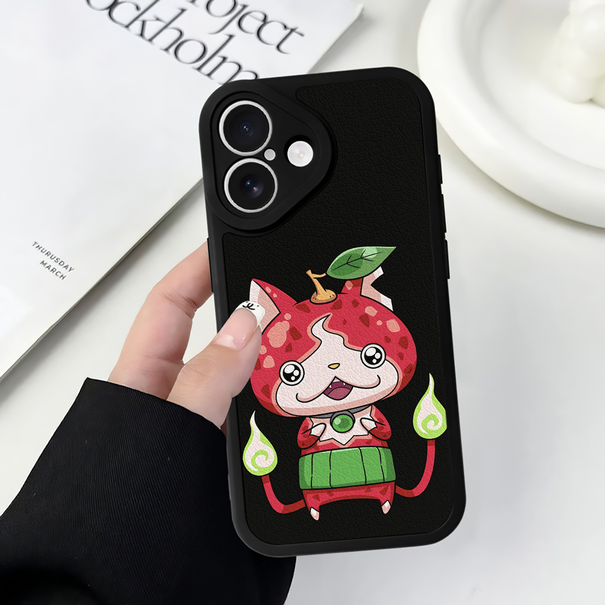 （画像用） 妖怪ウォッチ Yo-kai Watch 【iPhone 16シリーズ対応】シリコンスマホケース（レザー調） 材質：シリコン